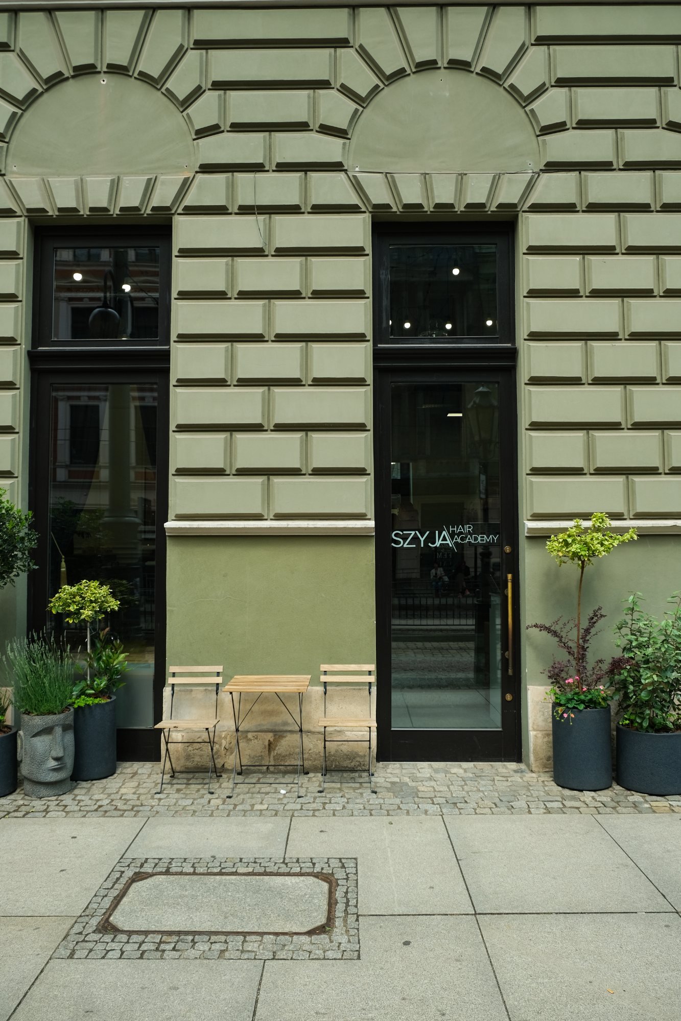 Salon SZYJA Hair Academy — witryna we Wrocławiu