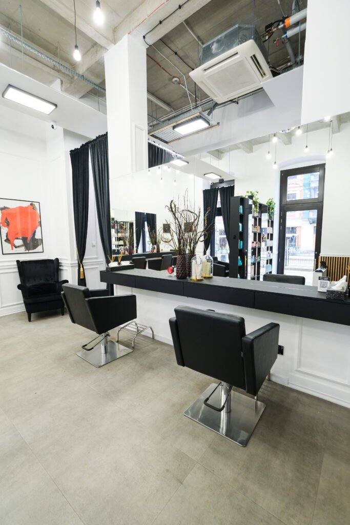 Wnętrze salonu SZYJA Hair Academy