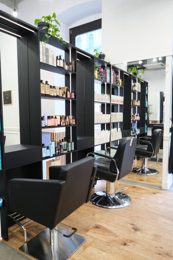 Wnętrze salonu SZYJA Hair Academy