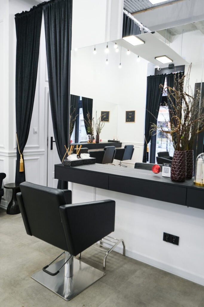 Wnętrze salonu SZYJA Hair Academy