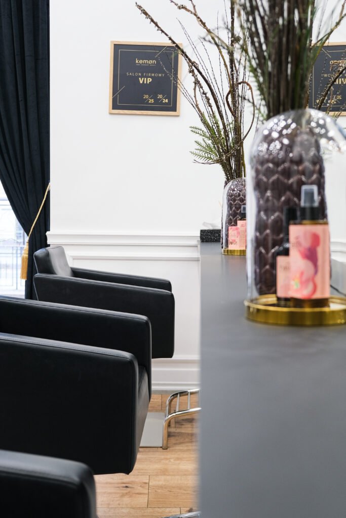 Wnętrze salonu SZYJA Hair Academy