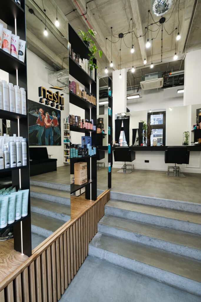 Wnętrze salonu SZYJA Hair Academy